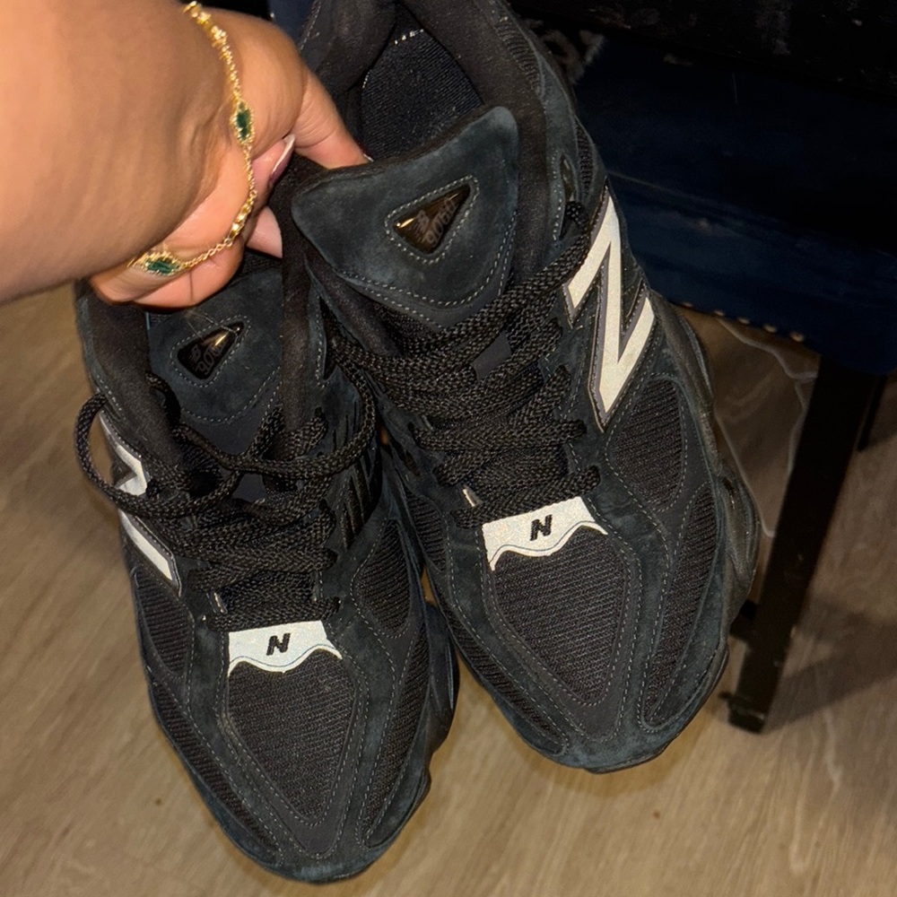 New Balance Black Sneakers